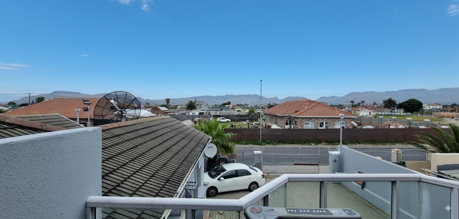 To Let commercial Property for Rent in Grassy Park Western Cape